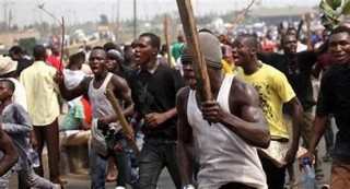 Over alleged robbery, a mob lynches a man from Nasarawa.