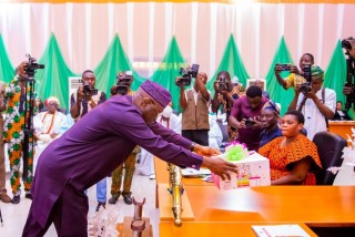 Oyebanji Presents ₦‎159.5 Billion 2024 Budget To Ekiti Assembly