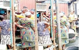 Residents of Makoko criticize the absence of potable water