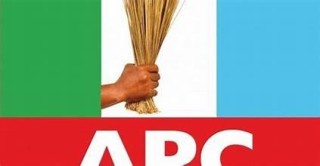 Supporters of the APC in Kogi Central close Okene for Ododo