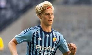 Tottenham finalizes a deal to acquire Swedish midfielder Lucas Bergvall