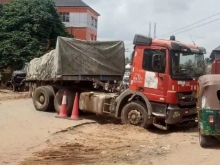 Female Truck Driver Blocks Highway To Protest Harassment By Touts In Abia