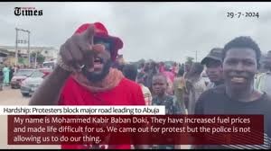 Hardship: Video Of Protesters Blocking Major Road Leading To Abuja