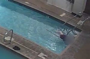 Heartbreaking Video Shows Swimmers Ignore Drowning Woman As She Struggles In Pool Until She Dies (video)