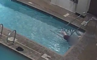 Heartbreaking Video Shows Swimmers Ignore Drowning Woman As She Struggles In Pool Until She Dies (video)