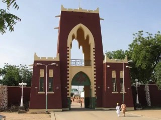 Kano Residents In Fear As Armed Hoodlums Camp At Emir’s Palace