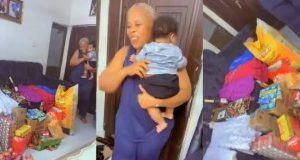 Lady Spoils Her Mother With Gifts As She Completes ‘Omugwo’, Video Stirs Joy