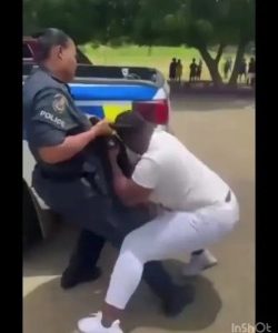 Police Woman Vs Mommy Fight At A School Gate In Jamaica (Viral Video, Photo)