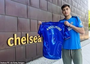 Chelsea announce their 8th summer signing as defender Aaron Anselmino joins from Boca Juniors