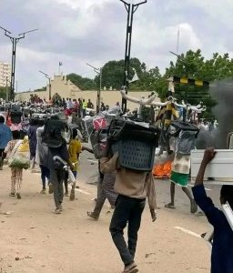 #EndBadGovernanceProtest: Hoodlums hijack protest to loot yet-to-be-commissioned NCC Industrial Pack in Kano (Photos/Video)