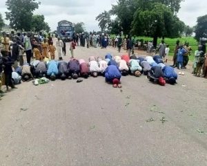 #EndBadGovernanceProtest: Katsina residents block road, hold prayer over insecurity