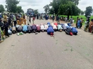 #EndBadGovernanceProtest: Katsina residents block road, hold prayer over insecurity