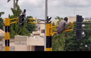 Hoodlums seen vandalizing traffic lights in Kano amid protest against hunger