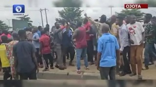 Pro-protesters and Anti-Protesters face off in Ojota, Lagos (Video)