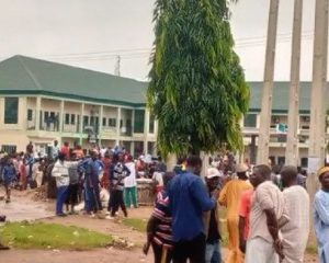 Protesters Overwhelm Security Operatives, Block Abuja-Kaduna Highway (Photos)