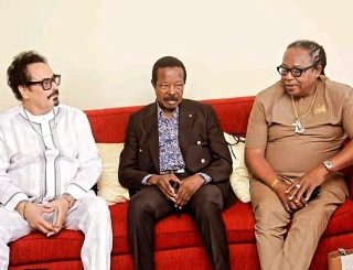 Sunny Ade, Tee-Mac, Oritz Wiliki & Kenny Ogungbe Visit Onyeka Onwenu’s Family