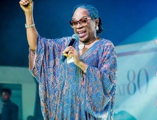 Video of Onyeka Onwenu performing just moments before her death