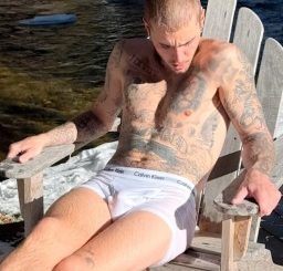 Justin Bieber Strips Down To His Underwear In Freezing Weather For Thirst Trap Photo