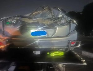 No Lives Lost As 40-Ft Container Falls Off Moving Truck And Lands On SUV With Two Occupants In Lagos (video)