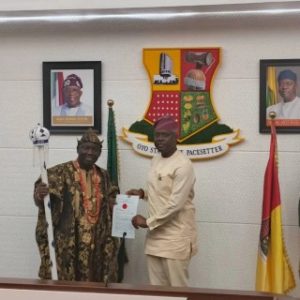 Seyi Makinde Presents Instruments Of Office To The New Alaafin Of Oyo